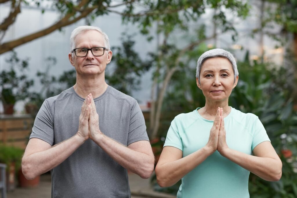 práticas de yoga para relaxar